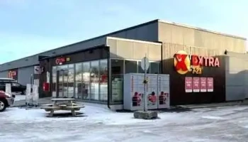 Pakkeboks Extra Salhus Brønnøysund - Til Høyre Rundt Hjørnet For Inngangen Til Butikken Pakkeboks Extra Salhus Brønnøysund - Til Høyre Rundt Hjørnet For Inngangen Til Butikken