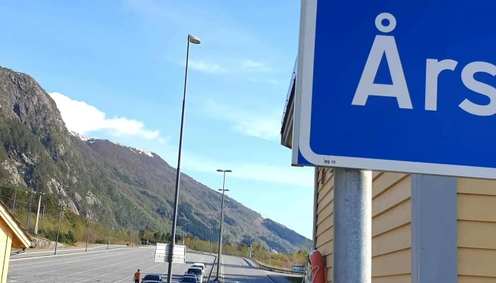 Arsnes Ferjekai Plassering - Løfallstrand