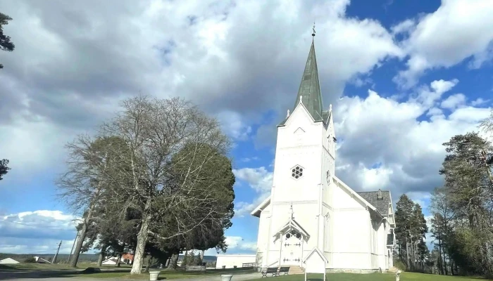 Aurskog Kirke -  Bussholdeplass - Aurskog