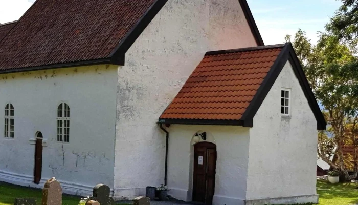Giske Kyrkje -  Nettsted - Giske