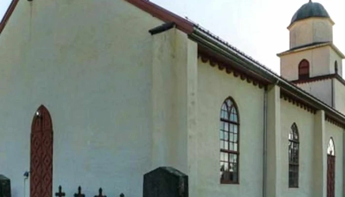 Grue Kirke -  Rabatter - Kirkenær