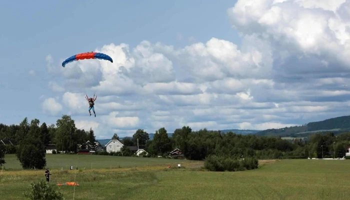 Hagl Fallskjermklubb -  Hvor - Hamar