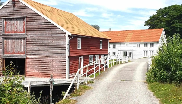 Heroy Kystmuseum Rabatter - Tjørvåg