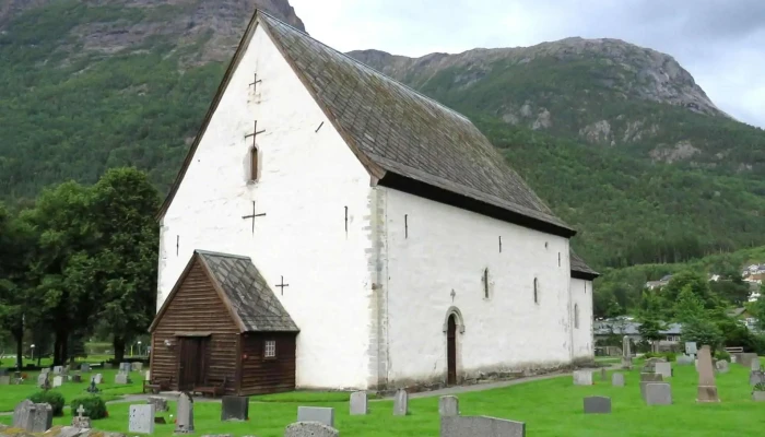 Kinsarvik Kyrkje -  Adresse - Kinsarvik