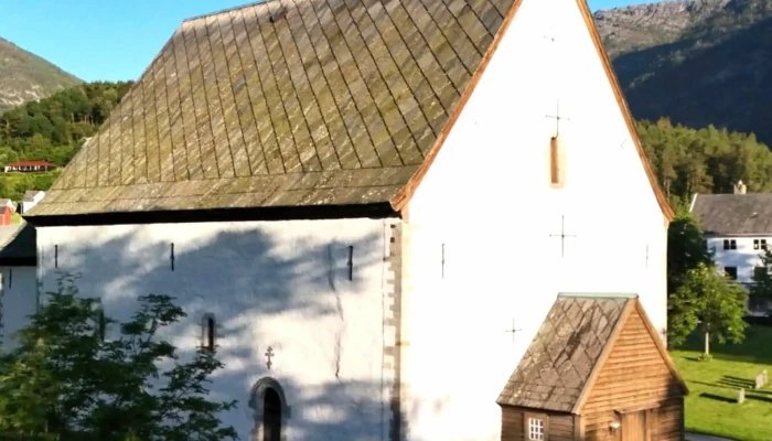 Kinsarvik Kyrkje -  Anmeldelser - Kinsarvik