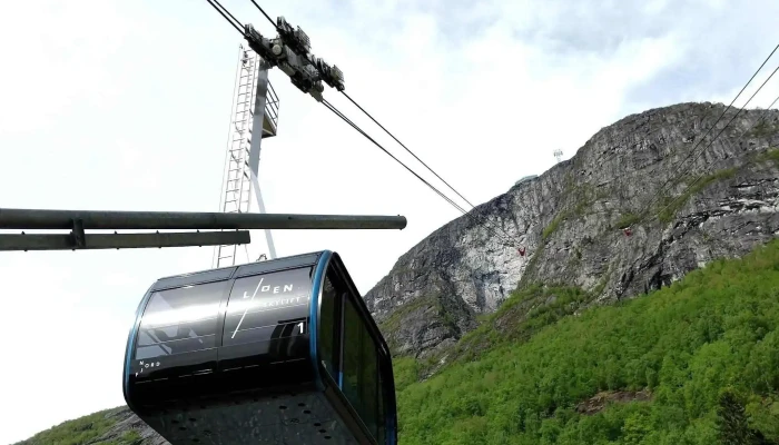 Loen Skylift -  Gondolheisstasjon - Loen