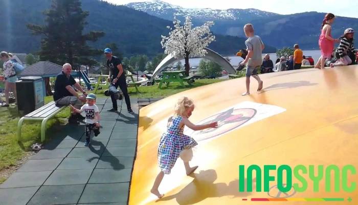 Mikkelparken -  Videoer - Kinsarvik