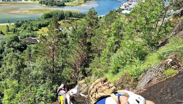 Norsk Tindesenter -  Anmeldelser - Åndalsnes