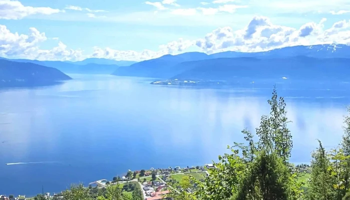 Orrabenken -  Katalog - Balestrand