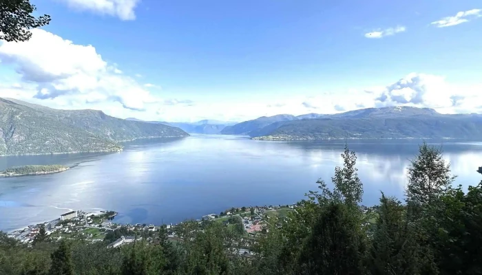 Orrabenken -  Kommentarer - Balestrand