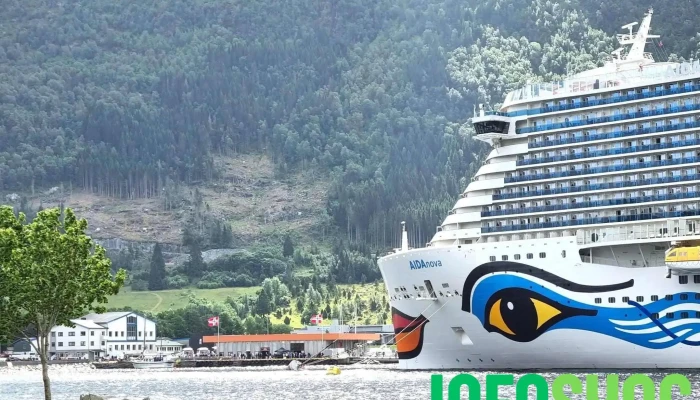 Port Of Nordfjordeid -  Bat - Nordfjordeid