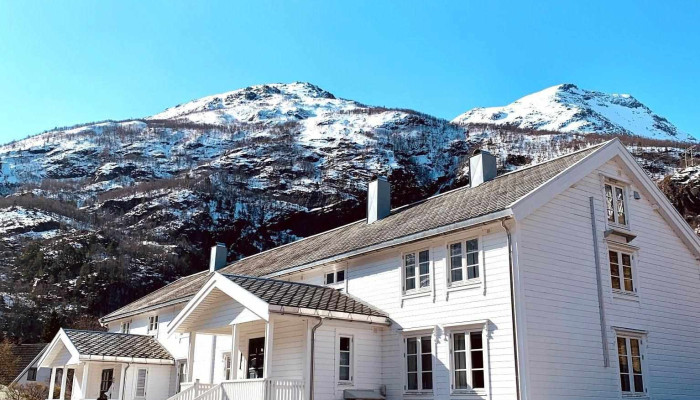 Ytterbakke -  Fra Besokende - Åndalsnes